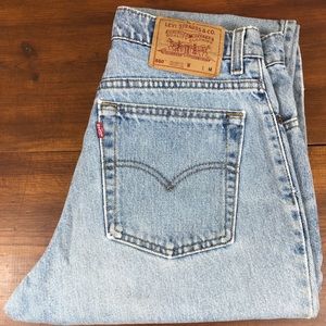 Levi Vintage distressed light mom jean high rise